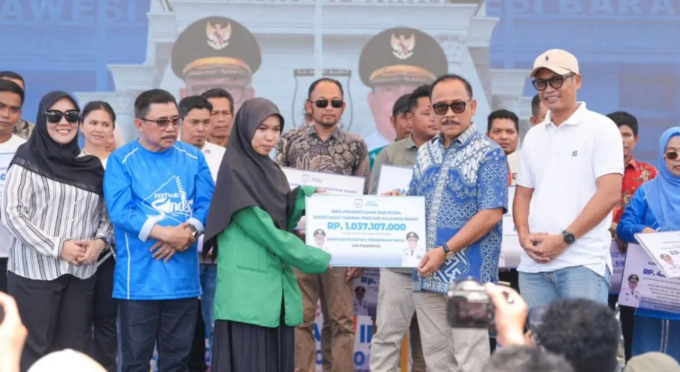 Cegah Anak Putus Sekolah, 2.006 Siswa Sulawesi Barat Dapat Beasiswa dan Perlengkapan Pendidikan